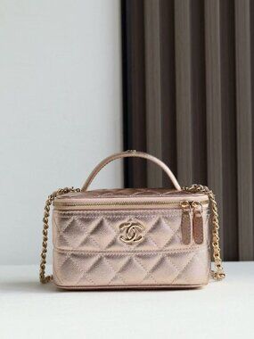 Classic CHANEL Bag: A Stylish and Versatile Choice for Elegance